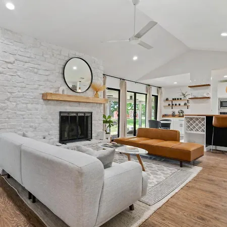 Backyard W Deck, Yoga Space 3Br 2Ba Home Parking Near Domain By Austin Vacay